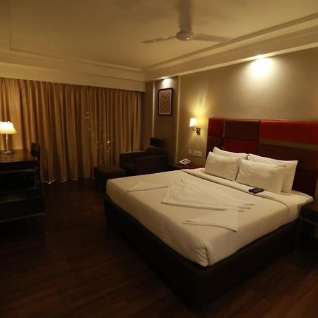 Hotel-S-Park Khammam Экстерьер фото