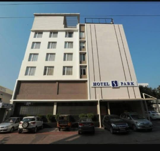 Hotel-S-Park Khammam Экстерьер фото